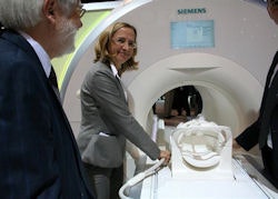 2009 12 02 12 01 08 500 Siemens Skyra