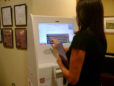 2010 06 18 16 31 32 294 I Tinsider Kiosk2 394