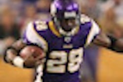 2010 08 11 16 38 00 669 Vikings Adrian Peterson 02 Thumb