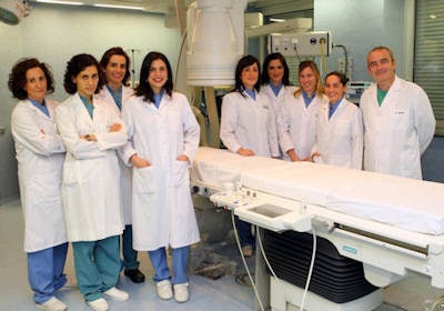 Bilbao and his colleagues are shown in the angiography suite at ClÃnica Universidad de Navarra.