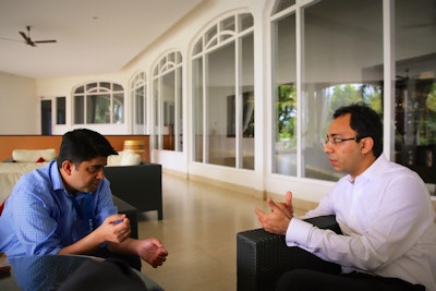 Dr. Saurabh Jha (left) speaks with Dr. Sumer Sethi at the Indian Radiological and Imaging Association (IRIA) 2015 conference. Photo by Dr. Woojin Kim.