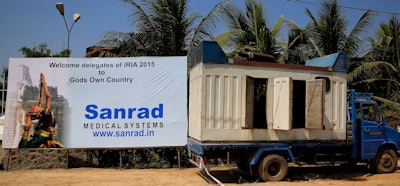 India is a country of contrasts, as evidenced by this scene near the conference center of the Indian Radiological and Imaging Association (IRIA) 2015 meeting. Photo by Dr. Woojin Kim.