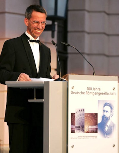 Hamm delivers a speech as president of the German Radiological Society (DRG) on the occasion of the 100th anniversary of the society.