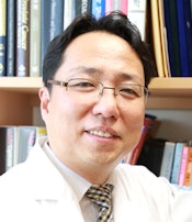 Dr. Hak Jong Lee from Seoul National University Bundang Hospital.