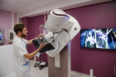 GE's Senographe Pristina in the SensorySuite. Image courtesy of GE.