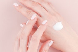 2018 10 19 18 13 7541 Cream Skin Hand 400