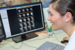 2018 12 06 22 02 2909 Doctor Workstation Woman 400