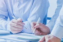 2020 02 06 21 14 6532 Men Working Business 400