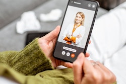 2020 04 21 19 16 0358 Cell Phone Calling Doctor 400