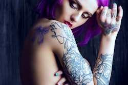 2020 08 10 19 45 8119 Tattoo Girl Purple Hair 400