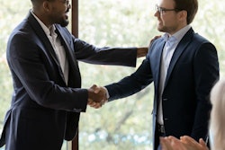 2020 09 09 16 10 9724 Businessman Shake Hand Collegue 400