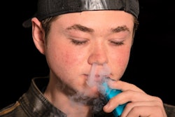 2020 12 01 18 04 4795 Vaping Teenager 400