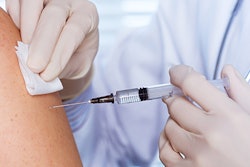 2020 12 18 22 25 1474 Vaccine Injection 400