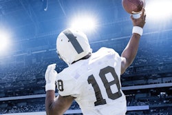 2020 11 23 23 51 7916 Football Quarterback Lights 400