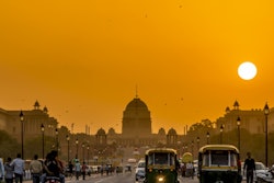 2021 04 30 20 02 7003 India New Delhi Street Scene 400