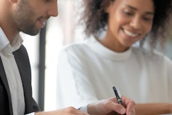 2021 03 30 21 29 4957 Business Contract Signing 400