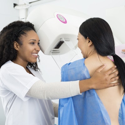 2021 01 23 01 46 4668 Patient Mammography Woman Tech 400