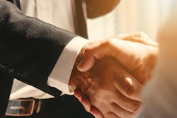 2020 04 22 17 11 4900 Business Handshake Man 400