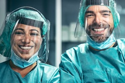 2021 11 18 00 54 2354 Surgeons Smiling 400