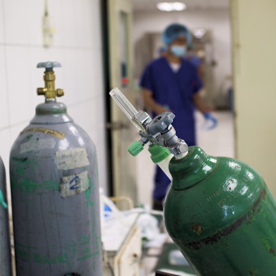 2021 10 18 16 01 9913 Hospital Oxygen Tank Cylinder 400