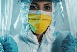 2022 02 07 23 06 4945 Doctor Nurse Mask Icu 400