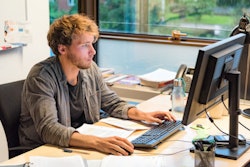 2022 03 23 16 06 4341 Man Office Student 400