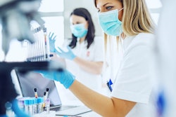 2022 05 02 20 29 3134 Women Laboratory 400