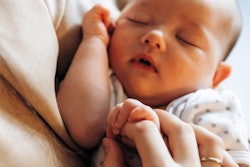 2022 05 11 21 30 1522 Baby Infant Mom Closeup 400