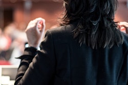 2021 05 14 17 28 5631 Business Woman Speaker 400