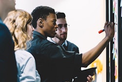 2022 08 05 15 13 1925 Students Diverse College 400