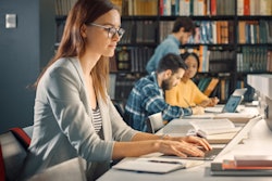 2022 08 25 23 33 7185 Research Library Woman 400