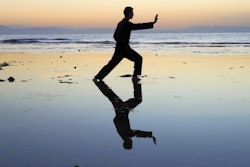 2023 03 31 22 54 5849 Man Qigong Beach 400