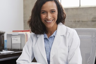 Doctor Female Young Desk 400