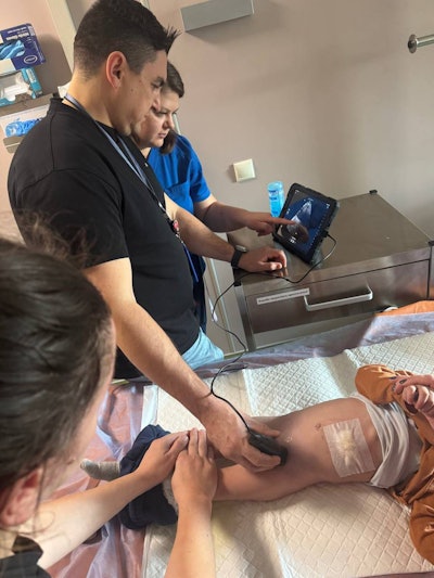 First Read Initiative передала в дар детской больнице «Охматдет» в Киеве, Украина, 7 ультразвуковых устройств Butterfly iQ+. Все фотографии предоставлены доктором медицины Джошем Соколом.