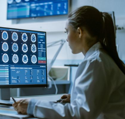 Computer Doctor Scientist Display Mri 400