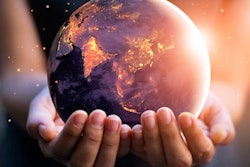 Am 2022 07 20 20 48 3261 Earth Hands Globe World 400