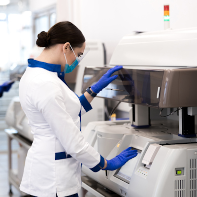 Lab Diagnostic Analyzer Woman 400