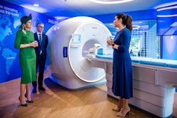 Queen Máxima and Philips CEO Roy Jakobs are shown the BlueSeal MRI system.