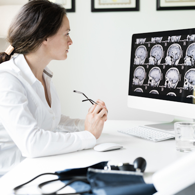 Doctor Woman Ct Scan 400